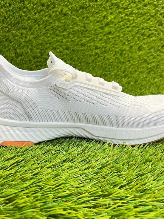 Flux Adapt Runner White Gum Womens Size 8.5 Mens Size 7  Flux Adapt Runner White Gum Womens Size 8.5 Mens Size 7 Running Athletic Shoes
